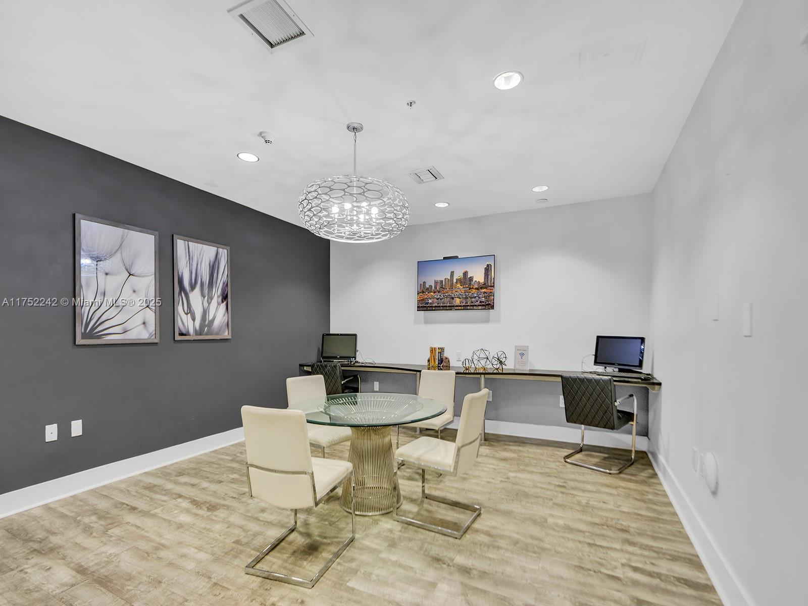 TERRAZAS RIVERPARK VILLAG - Residential