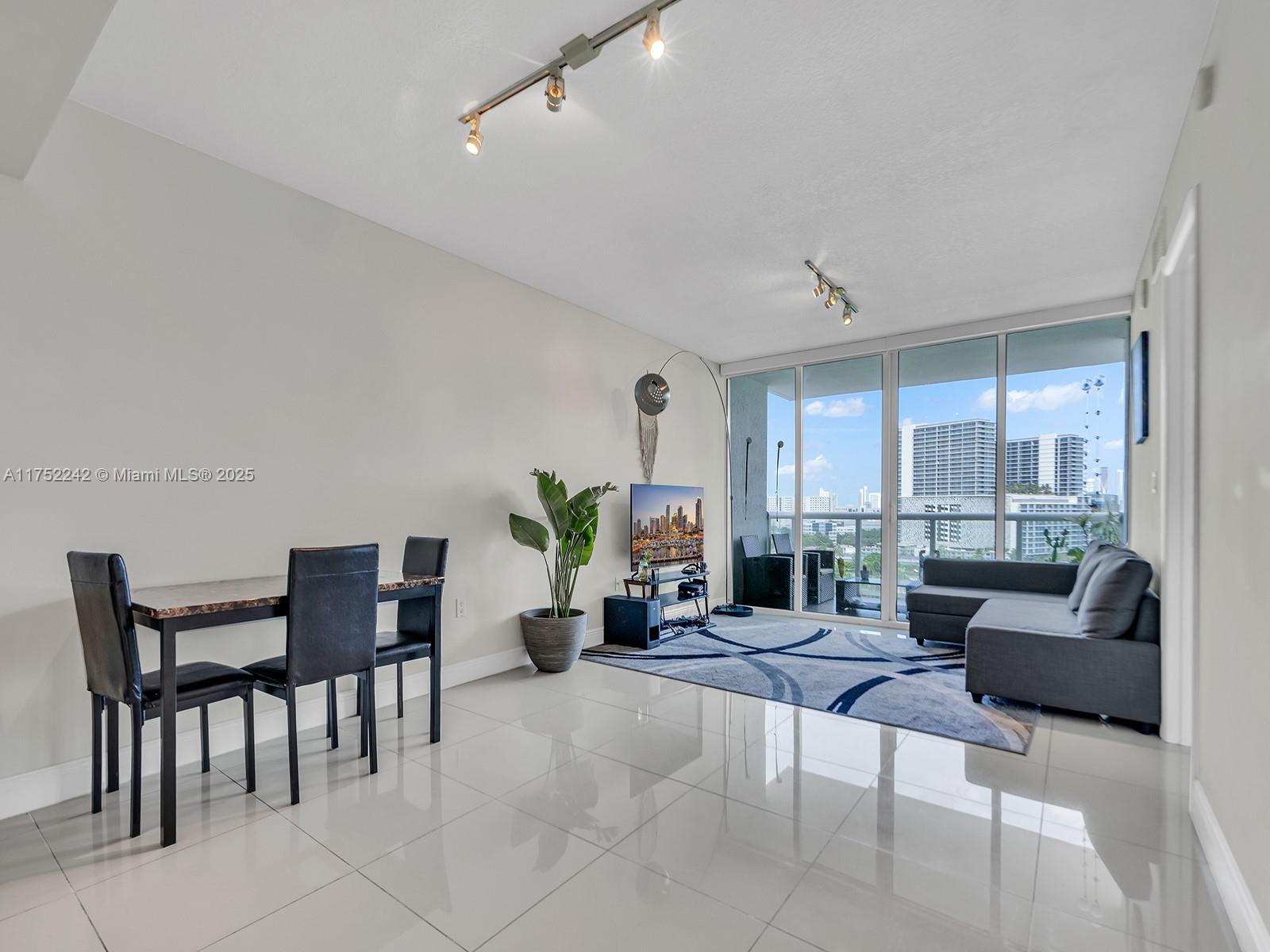 TERRAZAS RIVERPARK VILLAG - Residential