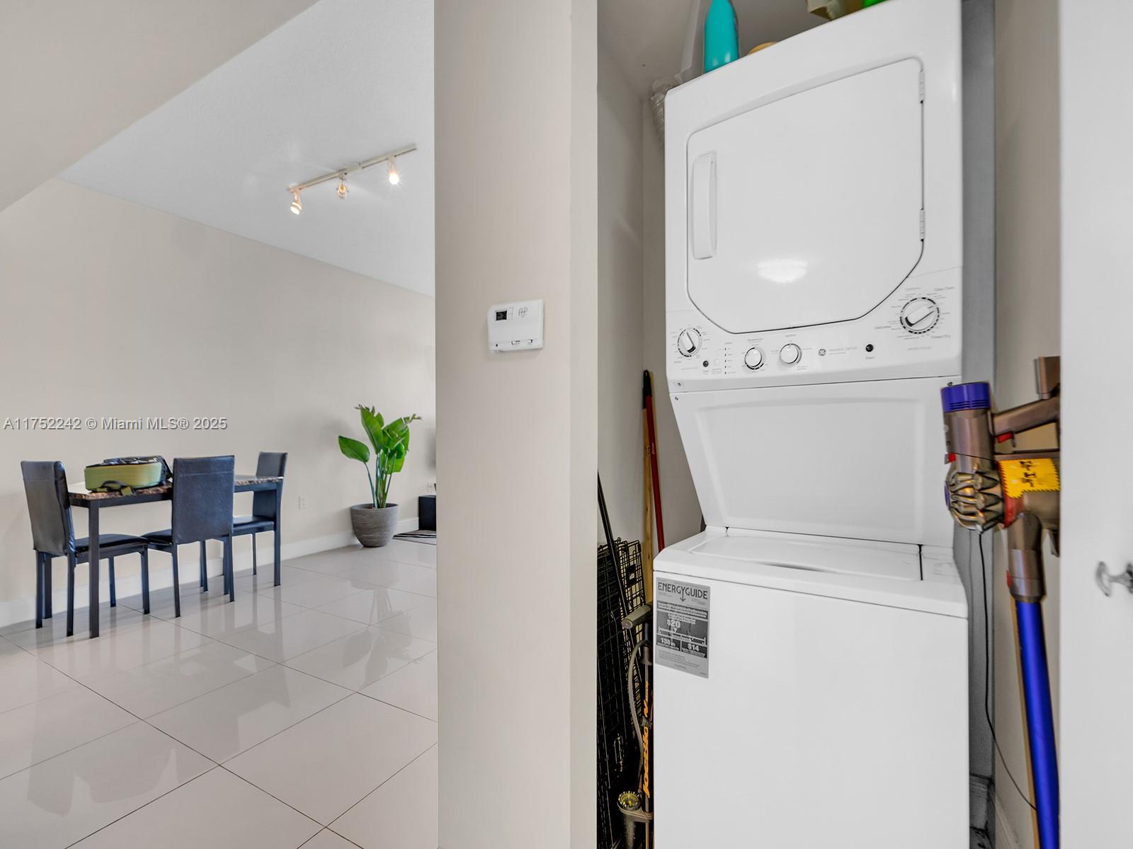 TERRAZAS RIVERPARK VILLAG - Residential