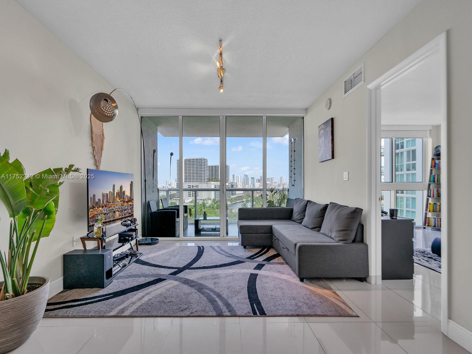 TERRAZAS RIVERPARK VILLAG - Residential