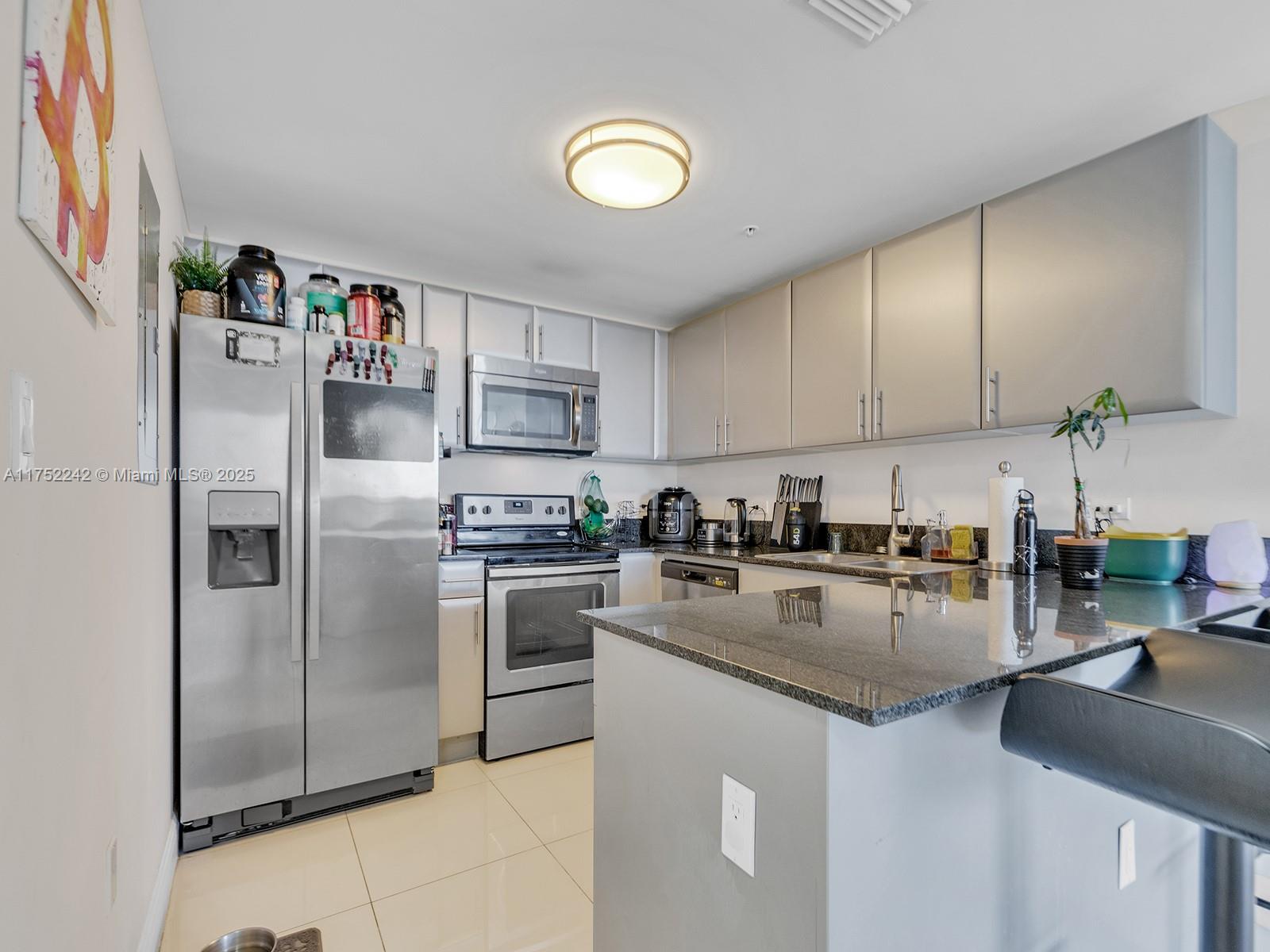 TERRAZAS RIVERPARK VILLAG - Residential