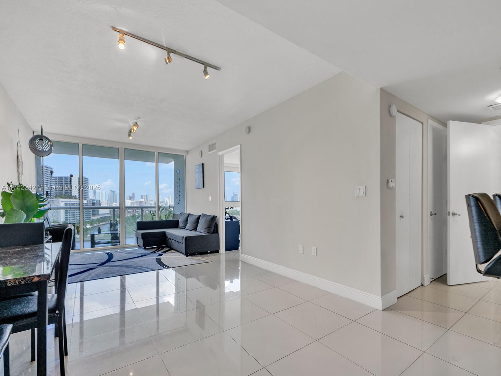 TERRAZAS RIVERPARK VILLAG - Residential