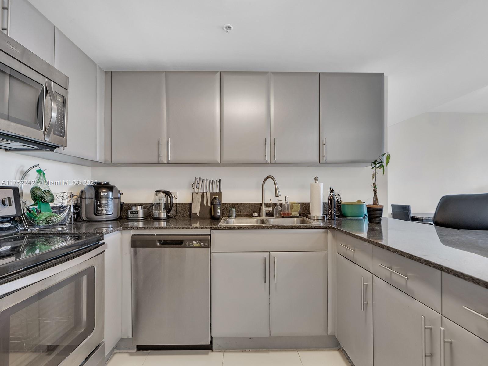 TERRAZAS RIVERPARK VILLAG - Residential