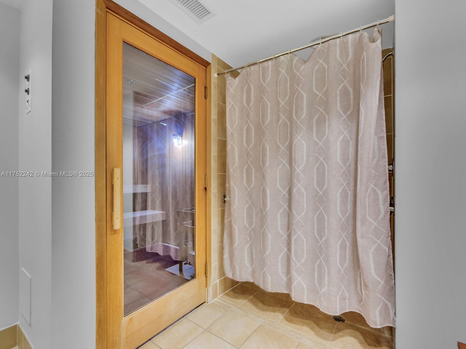 TERRAZAS RIVERPARK VILLAG - Residential