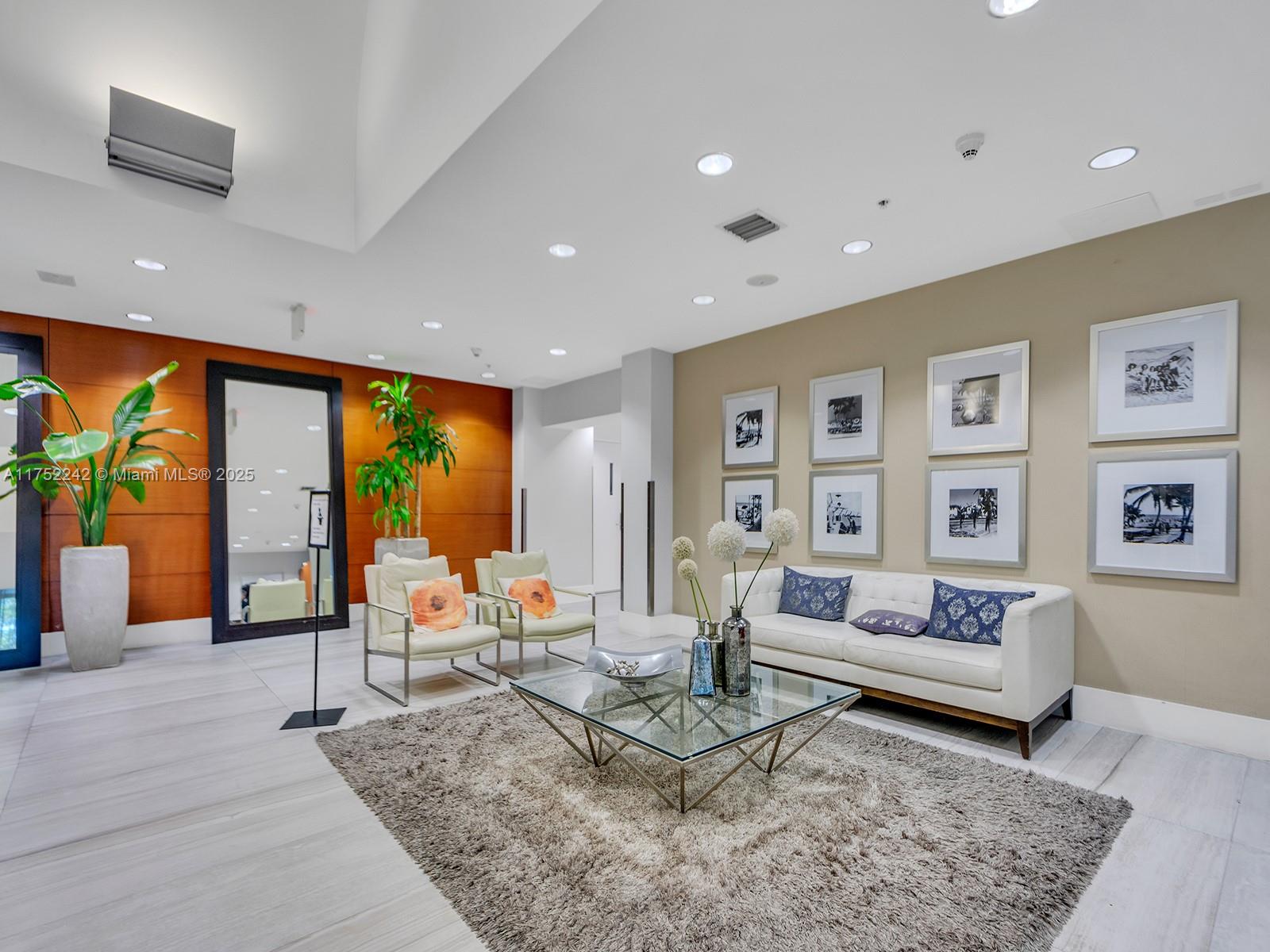 TERRAZAS RIVERPARK VILLAG - Residential