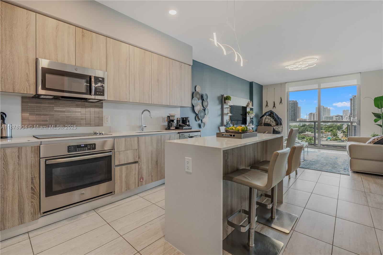 QUADRO CONDO - Residential