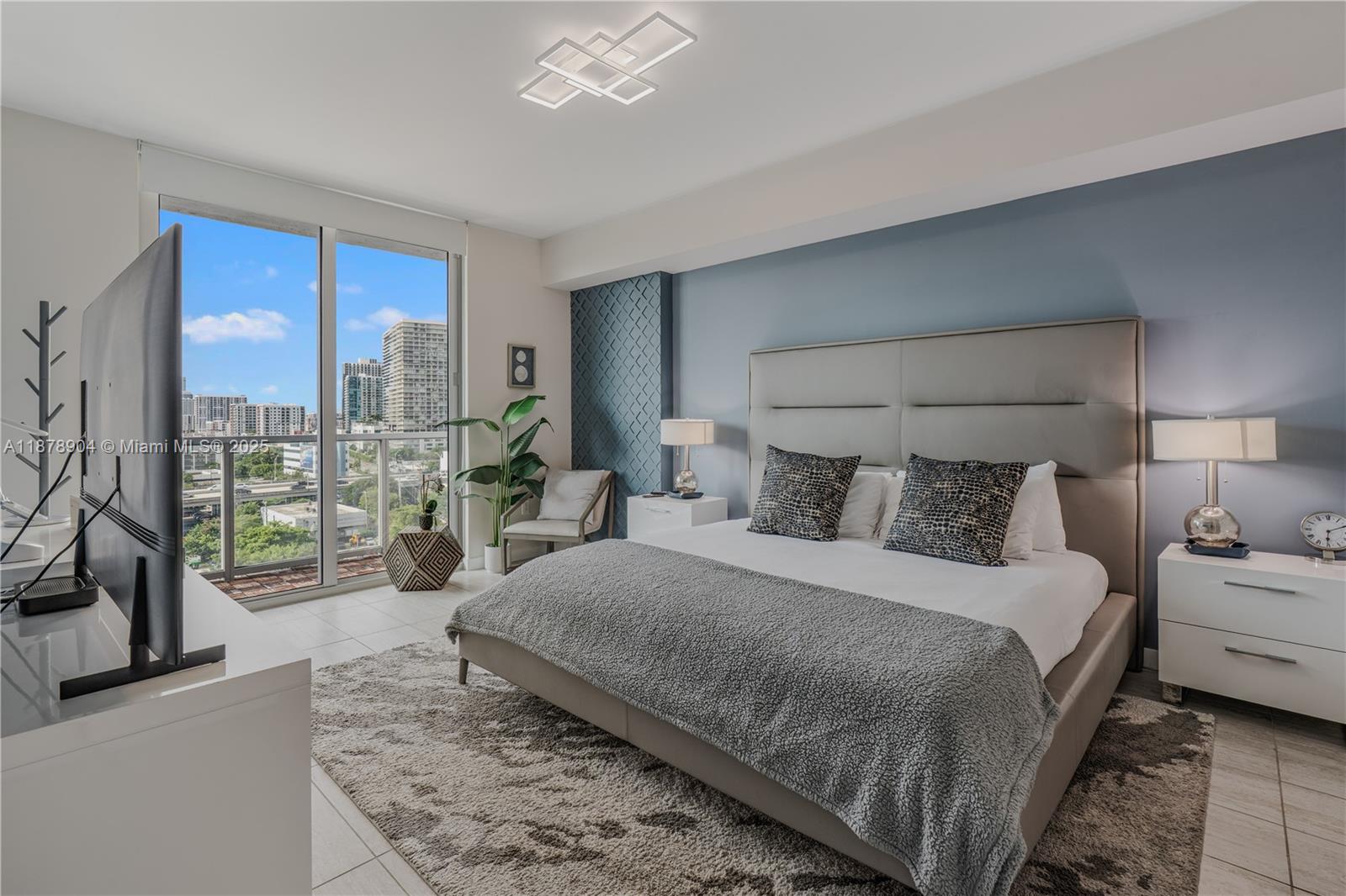 QUADRO CONDO - Residential