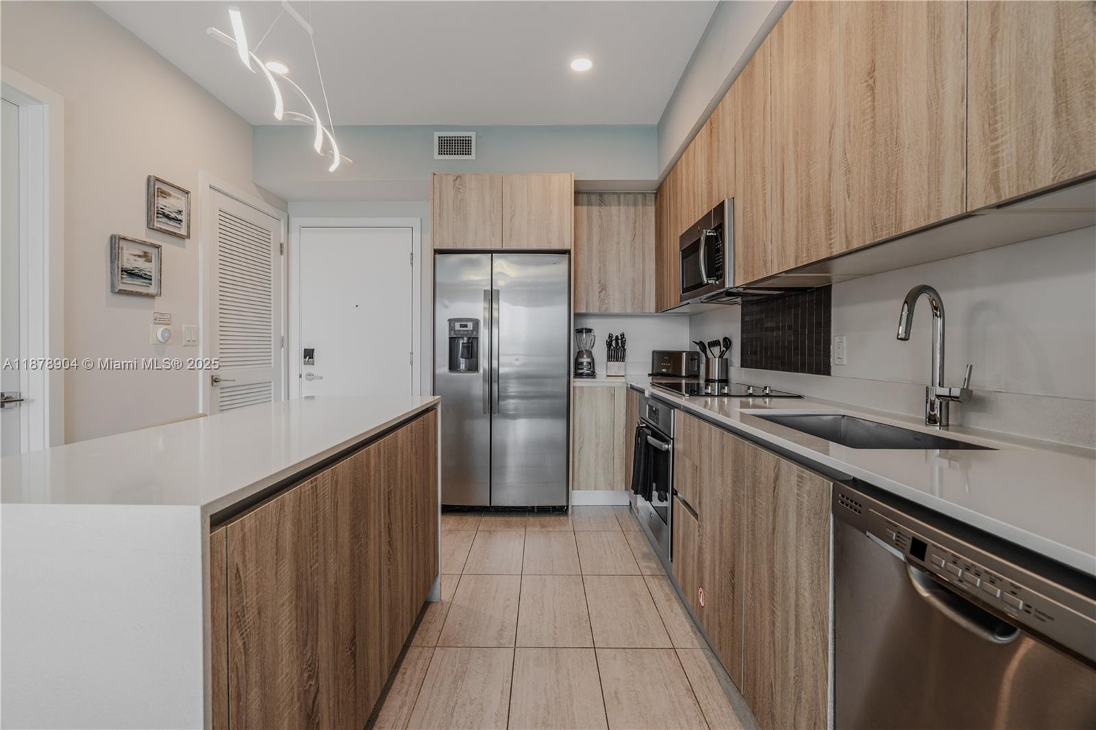 QUADRO CONDO - Residential