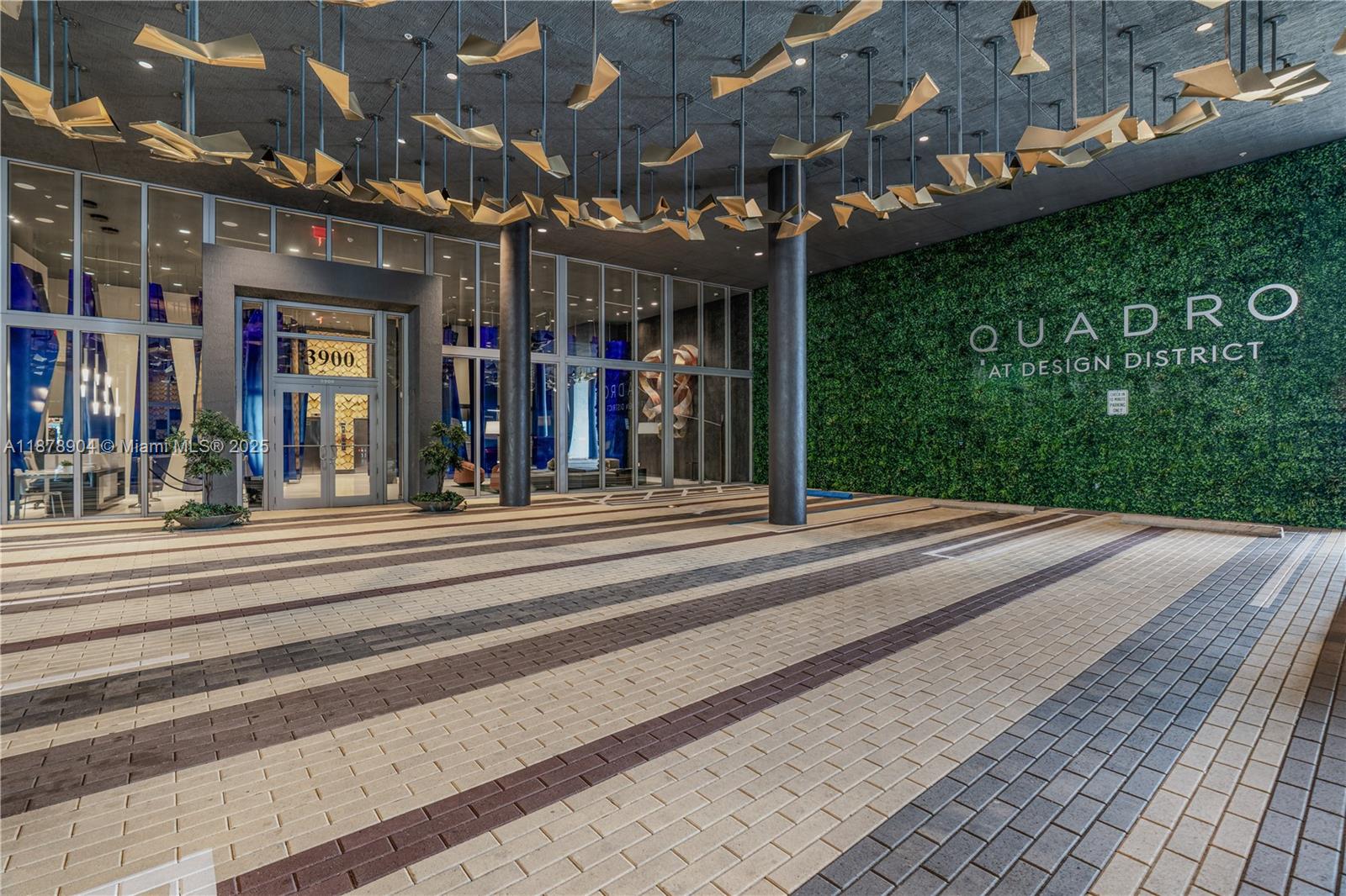 QUADRO CONDO - Residential