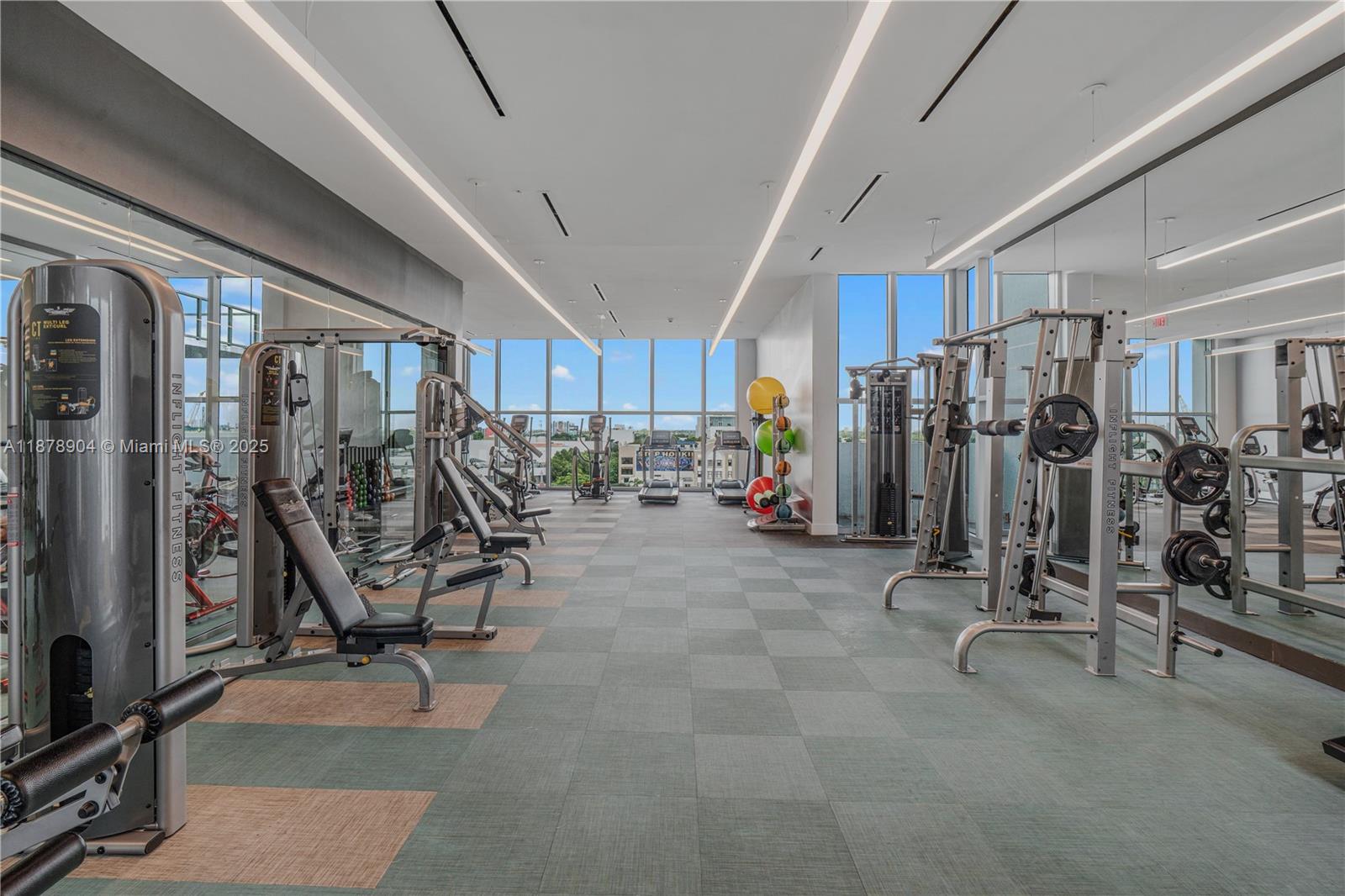 QUADRO CONDO - Residential