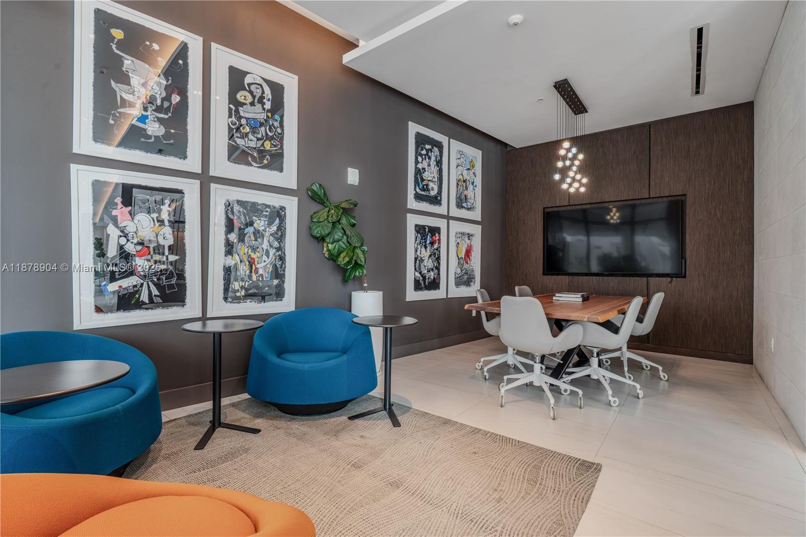 QUADRO CONDO - Residential