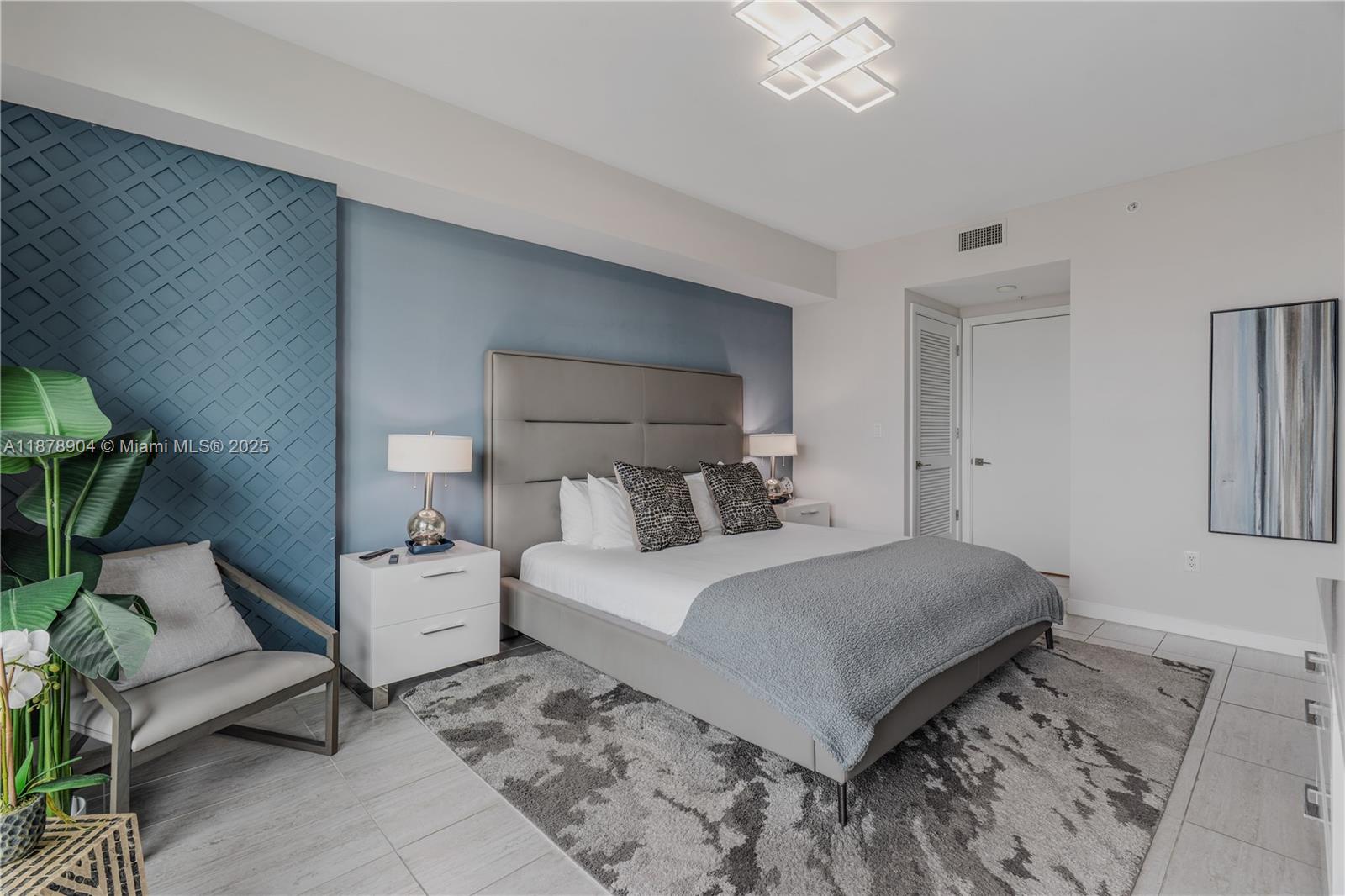 QUADRO CONDO - Residential