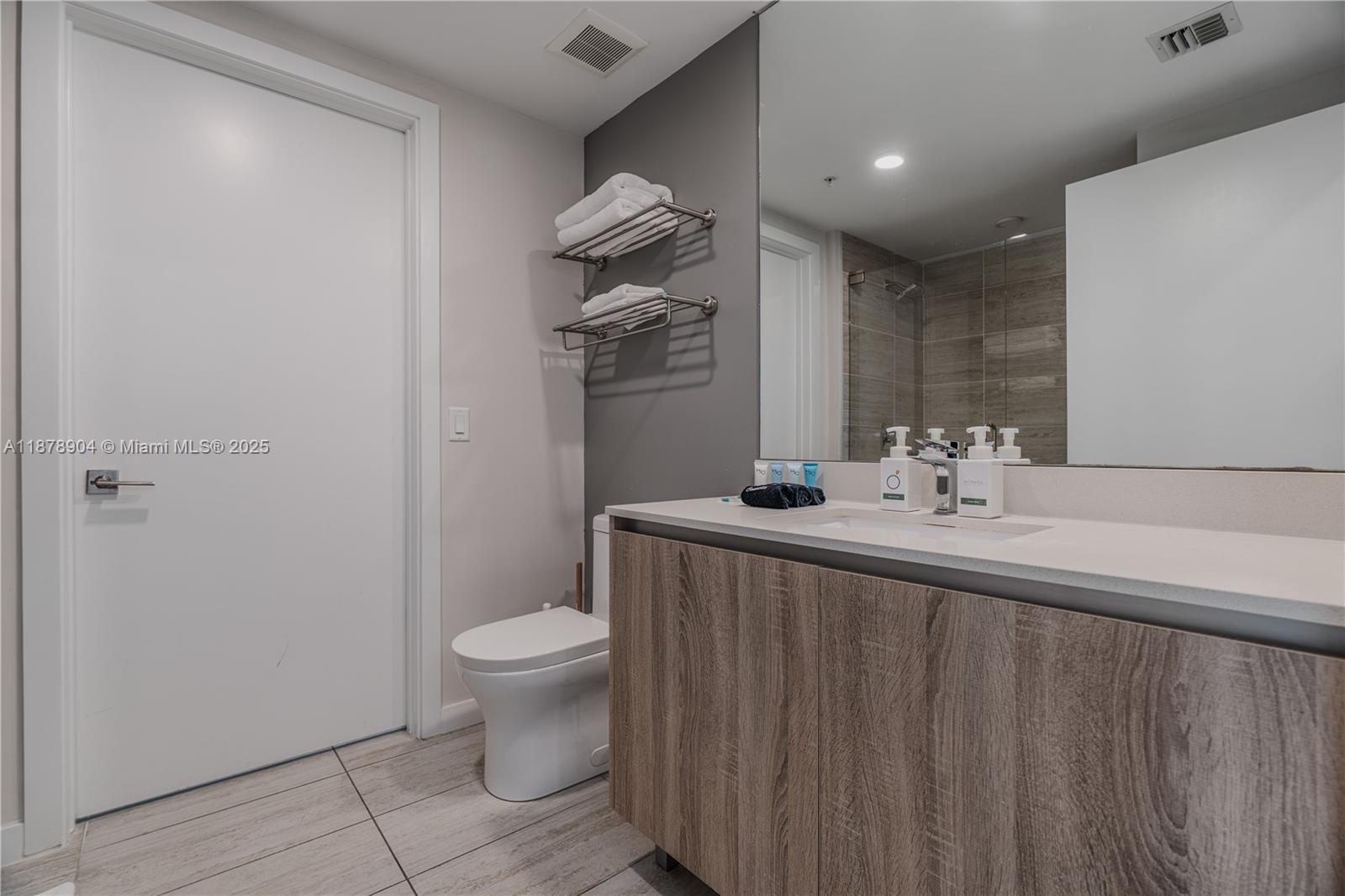 QUADRO CONDO - Residential