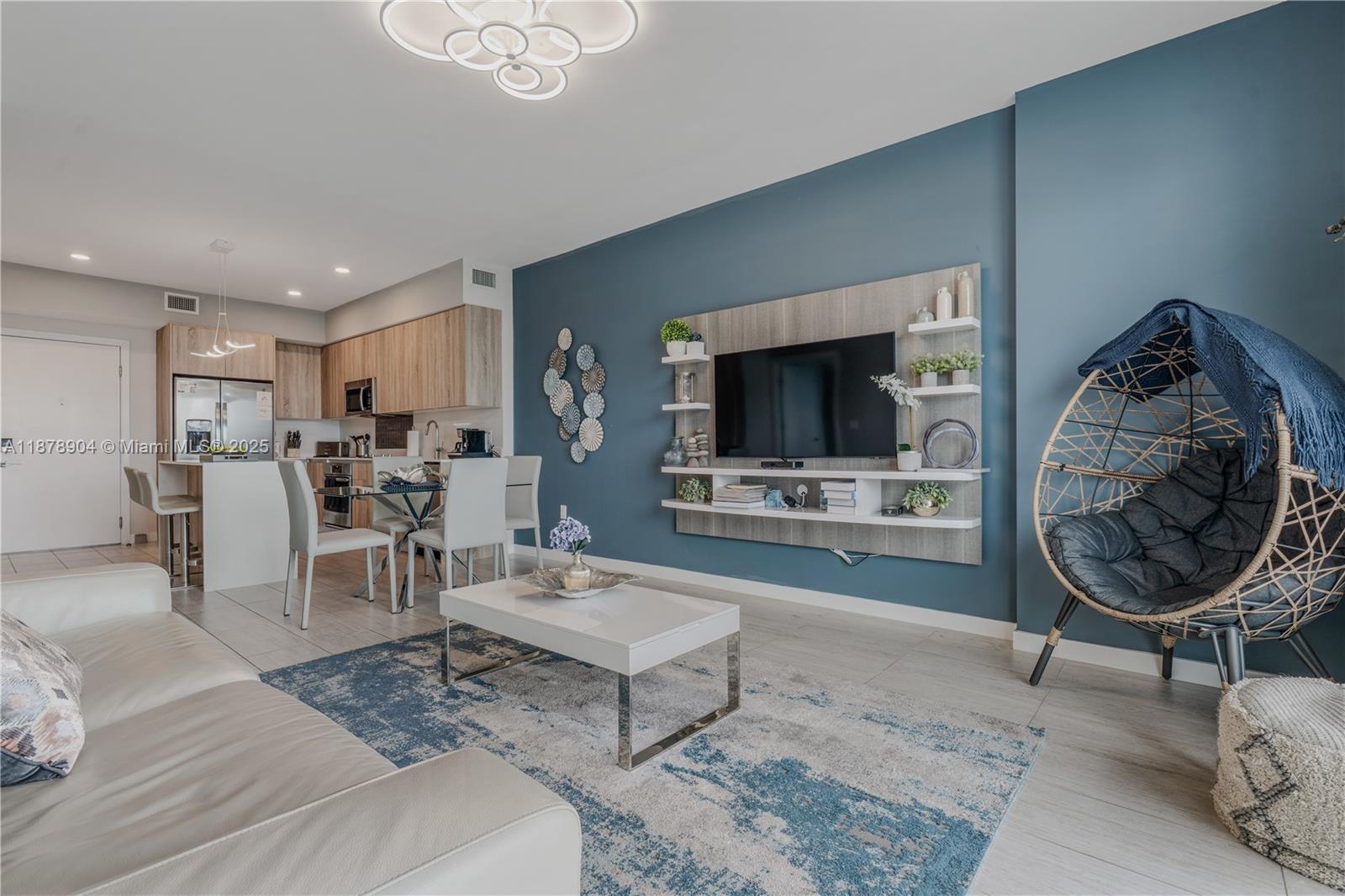 QUADRO CONDO - Residential