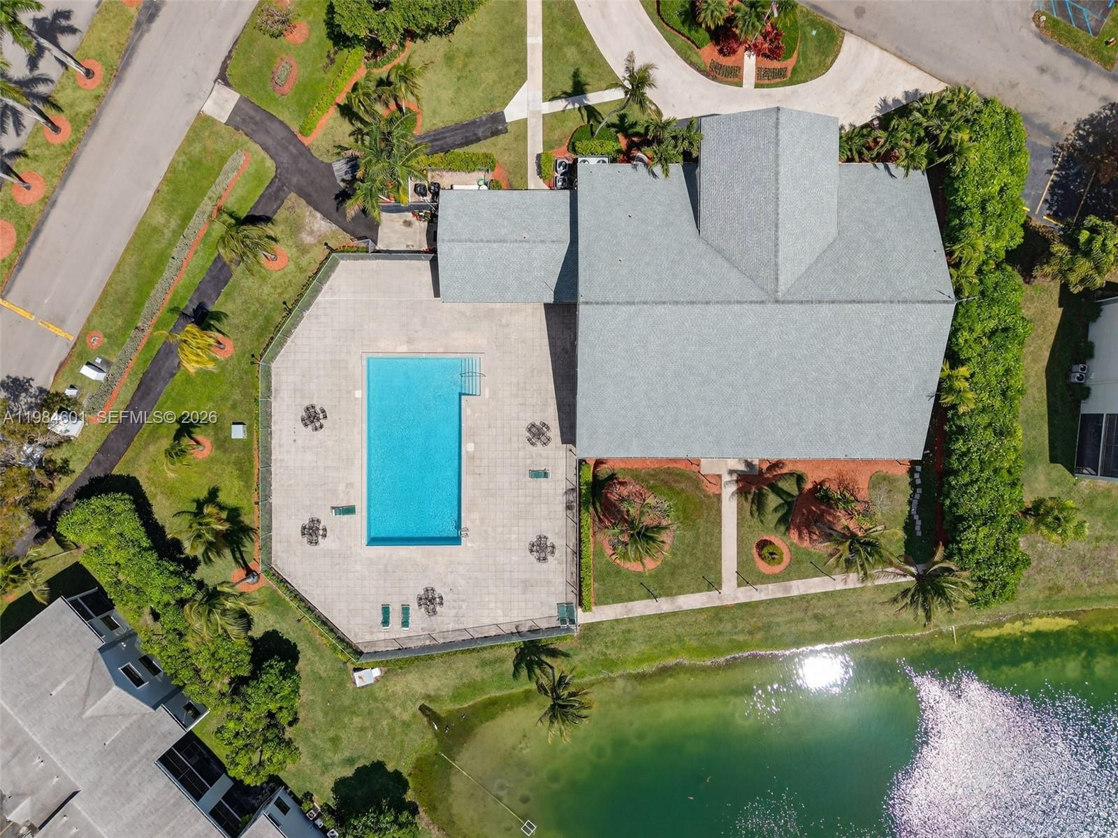 LAKESHORE CONDO 6 - Residential