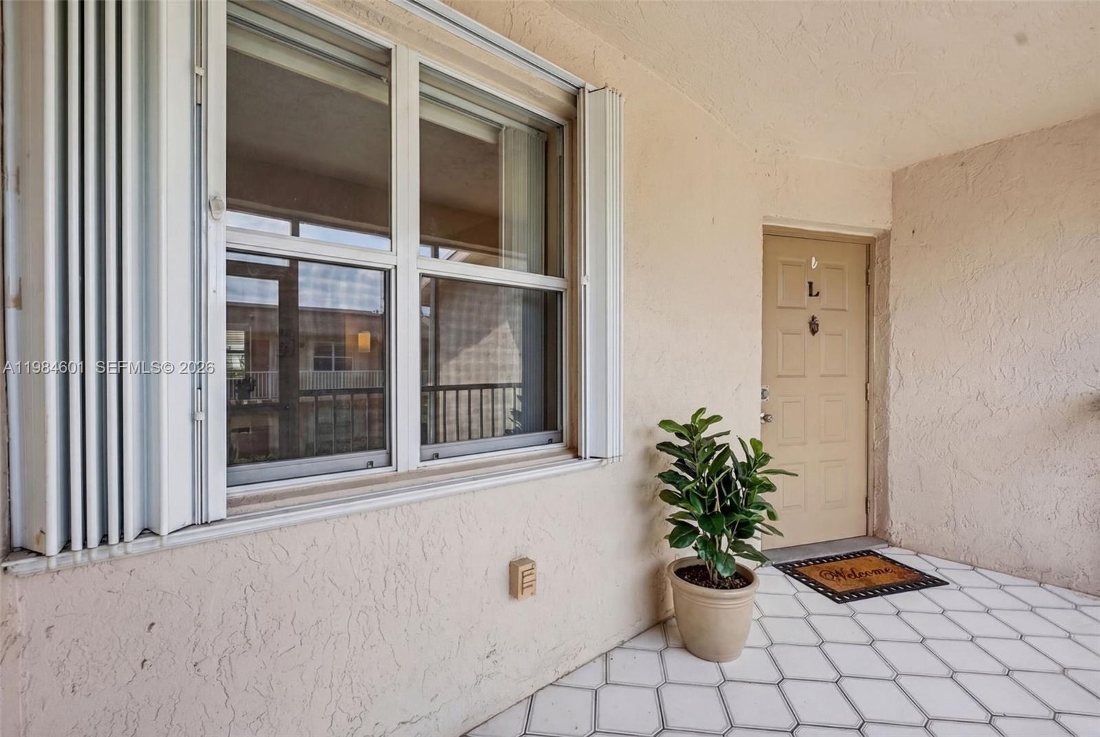 LAKESHORE CONDO 6 - Residential