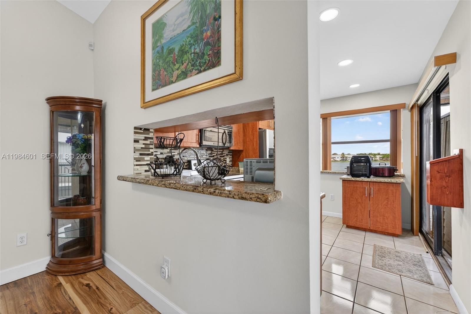 LAKESHORE CONDO 6 - Residential