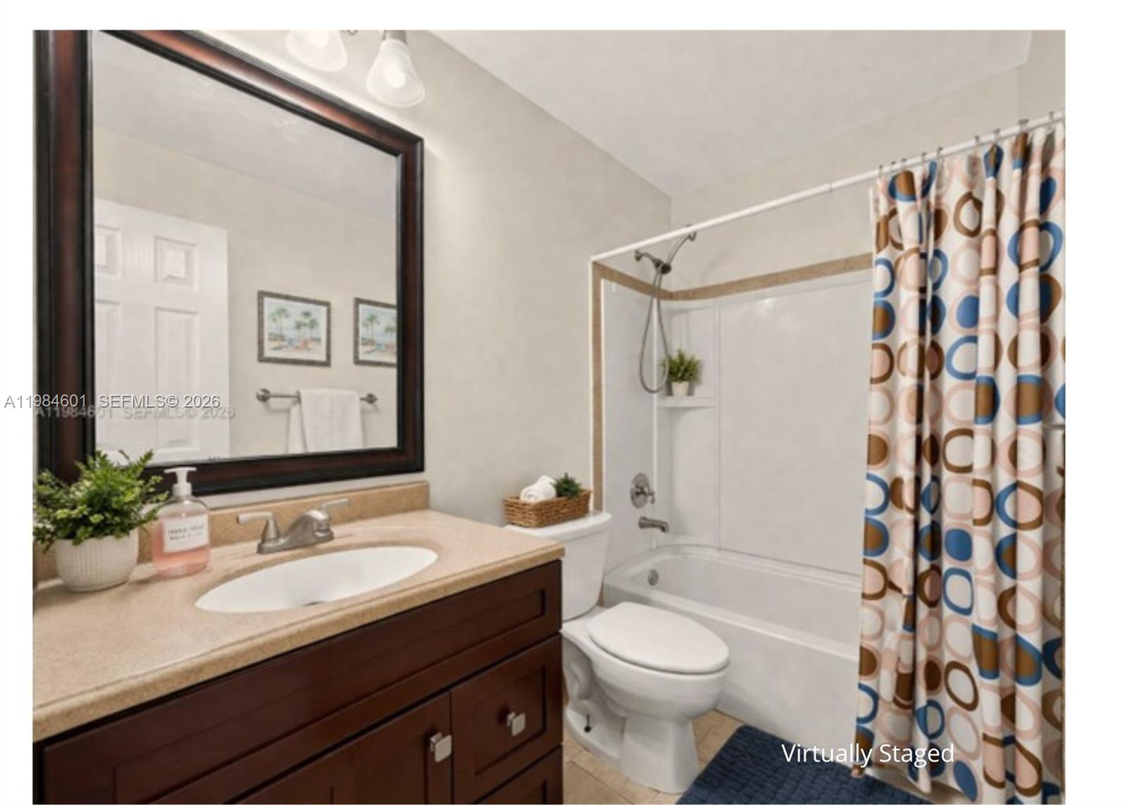 LAKESHORE CONDO 6 - Residential