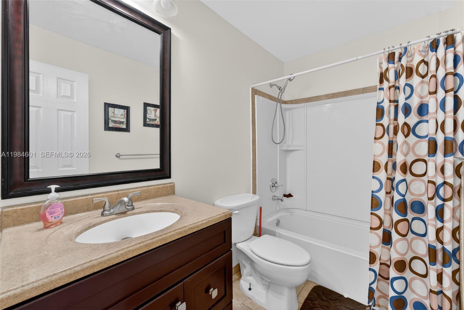 LAKESHORE CONDO 6 - Residential