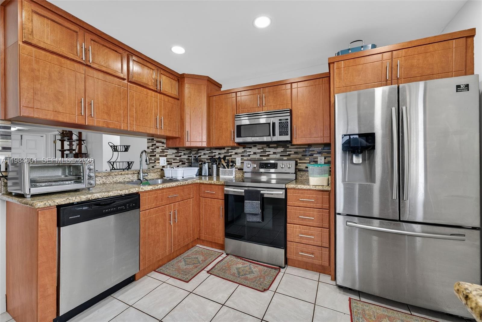 LAKESHORE CONDO 6 - Residential