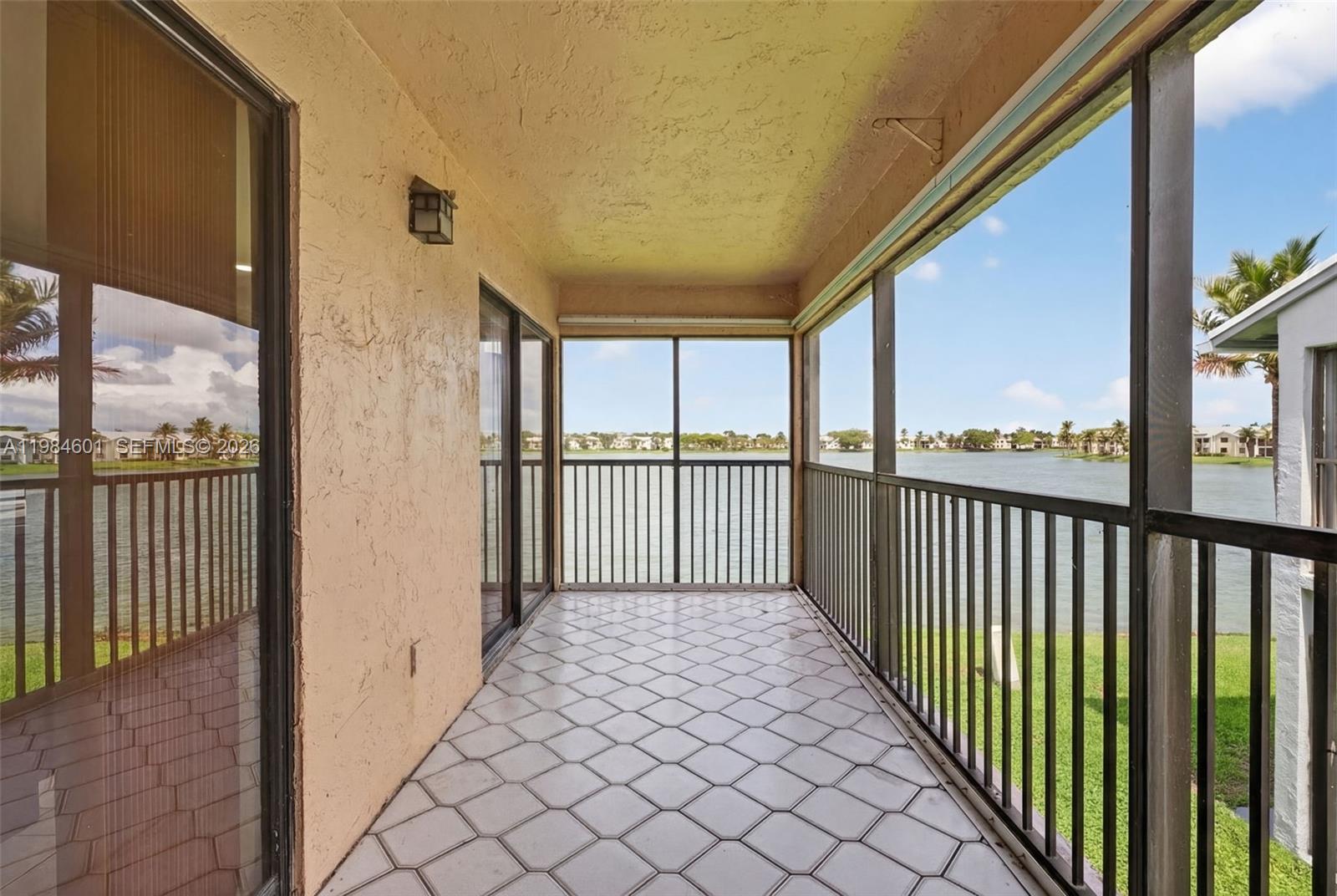 LAKESHORE CONDO 6 - Residential