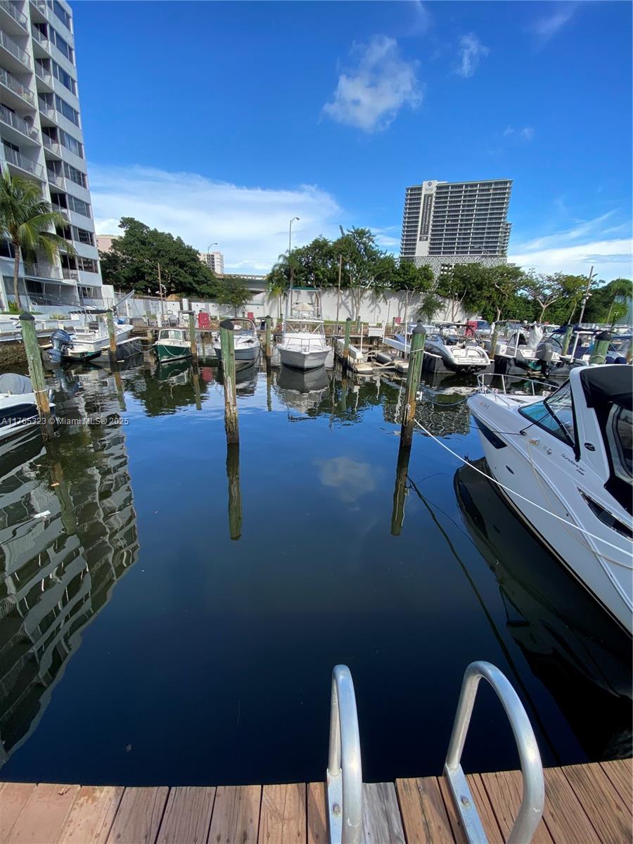 RIVER RUN YACHT CLUB COND. - Land