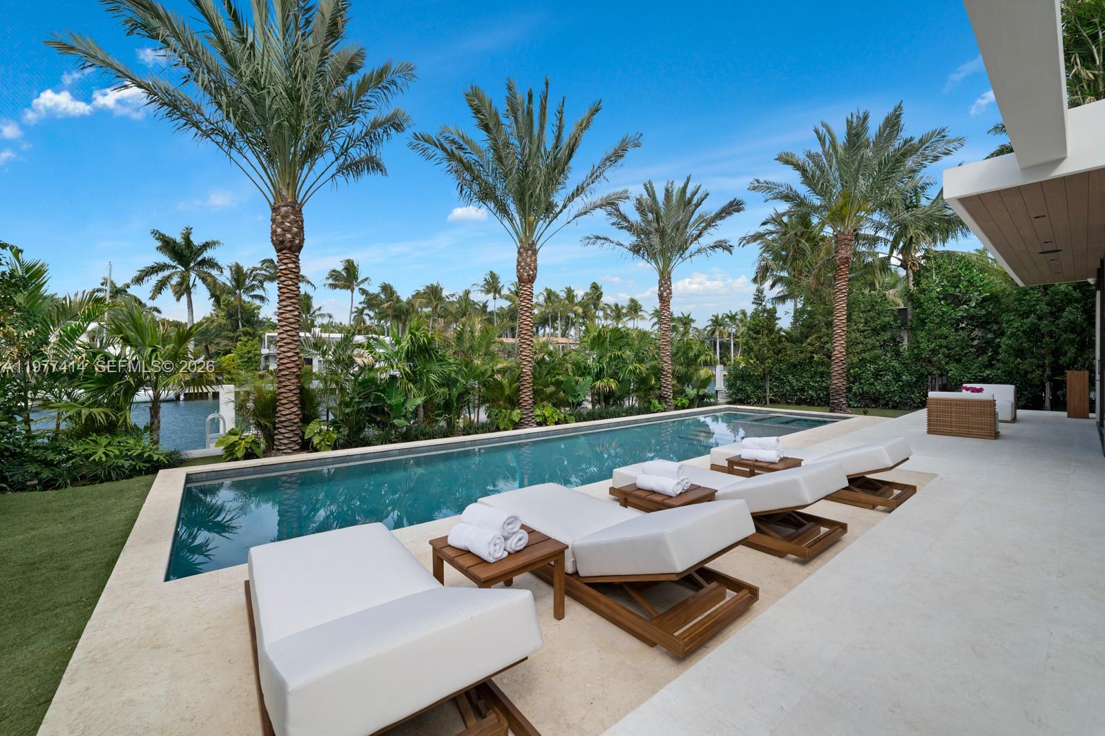 SUNSET ISLANDS-ISLAND NO - Residential