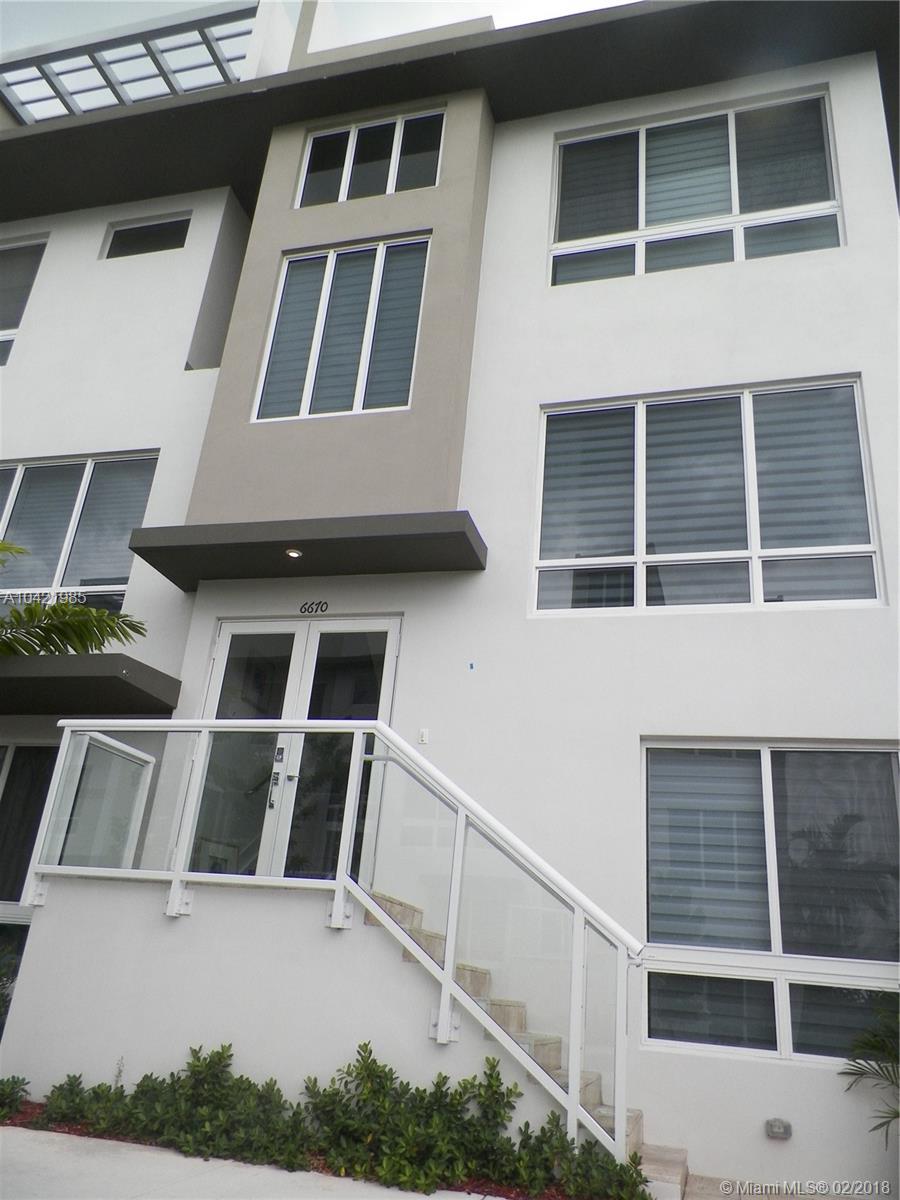 LANDMARK AT DORAL - Residential Lease