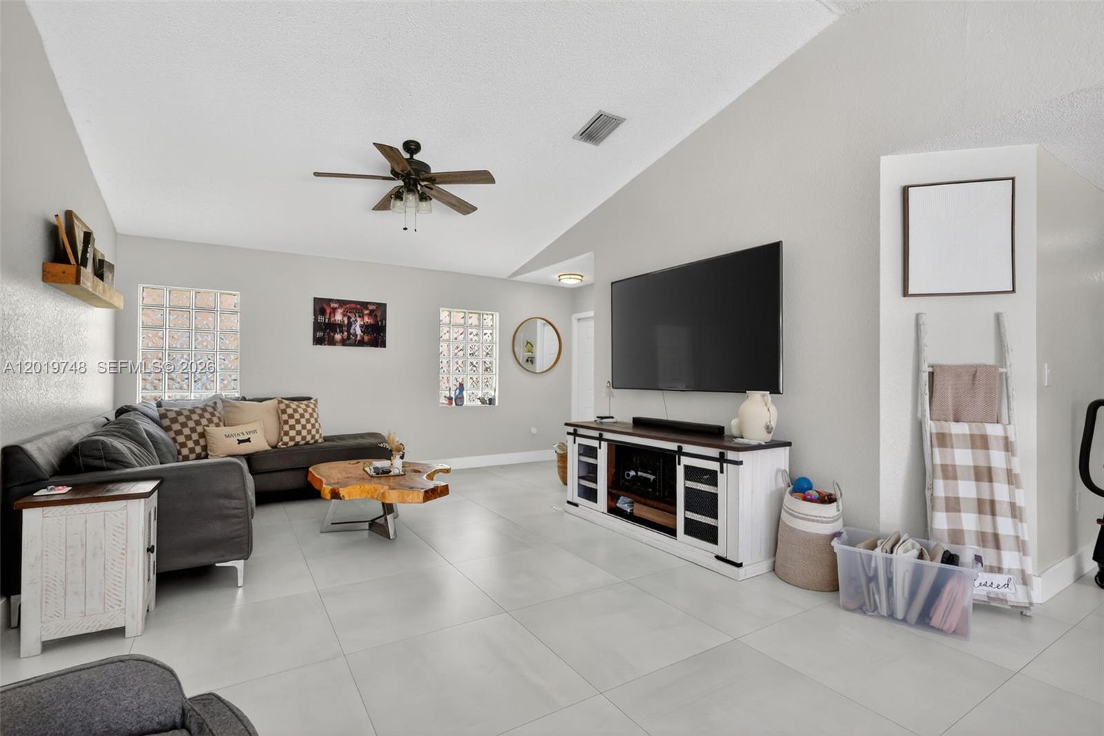 SPANISH LAKES 1ST ADDN - Residential