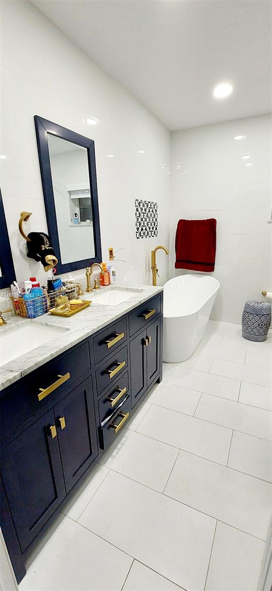 COUNTRY CLUB OF MIAMI EST - Residential