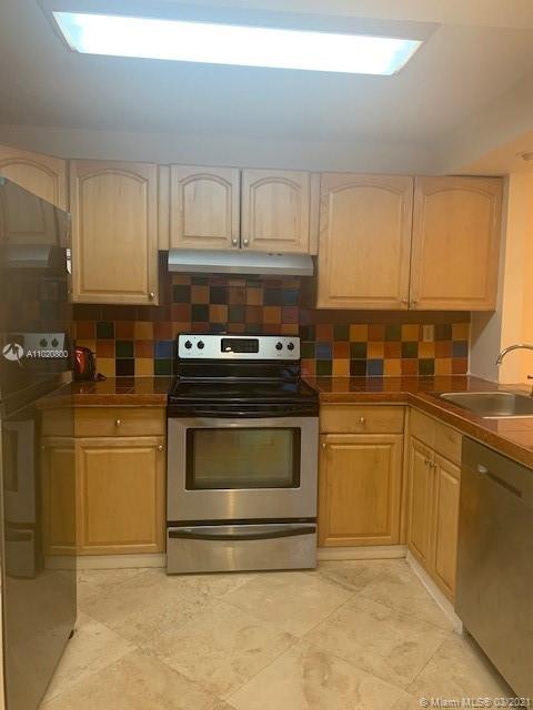 PALM GARDENS CONDO - Residential Lease