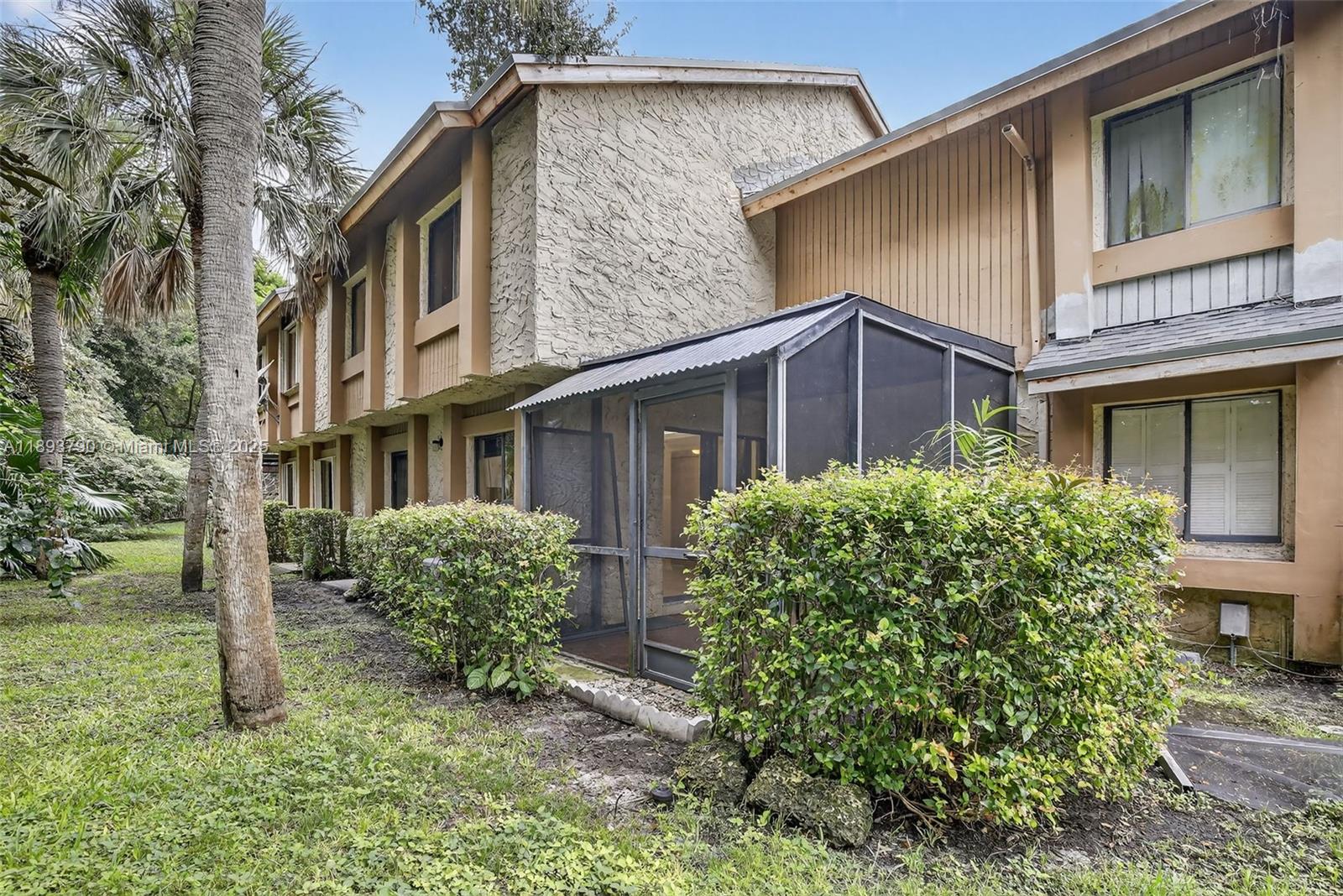 WIMBLEDON AT JACARANDA CO - Residential