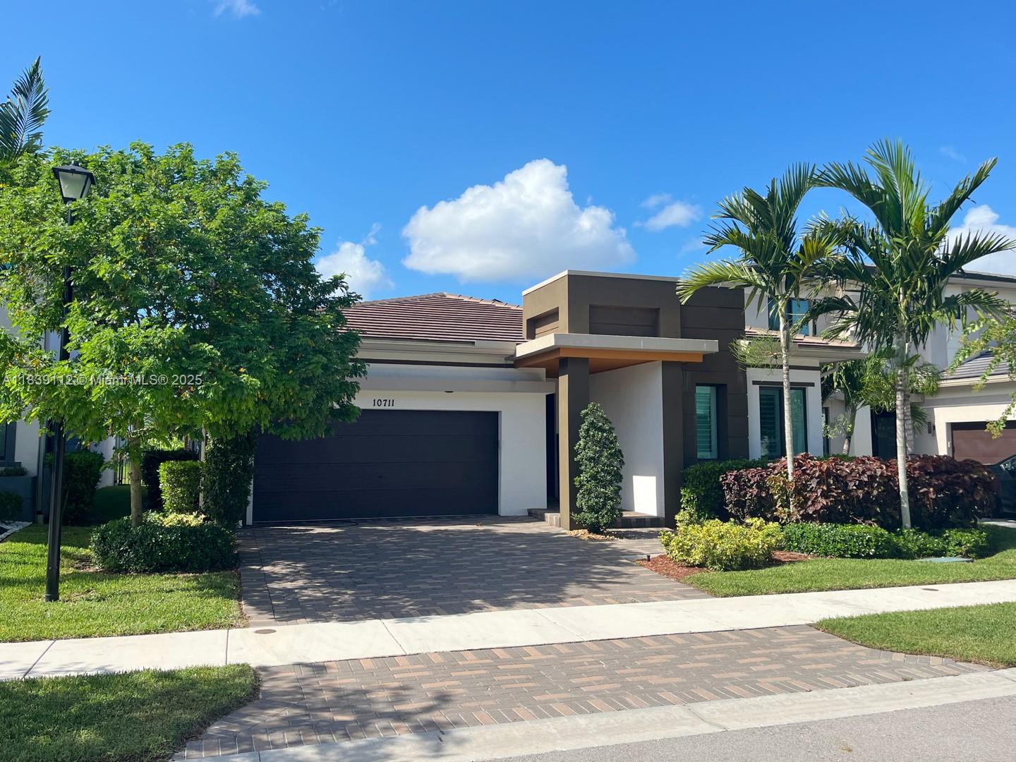 10711 Aqua Ct .