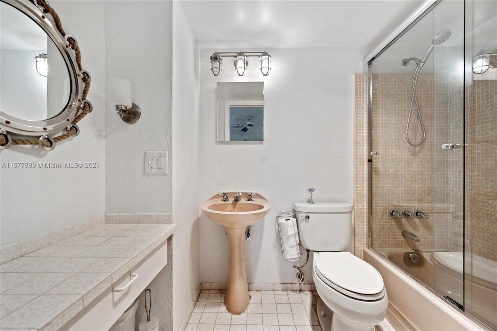 HAMPSHIRE ARMS CONDO APTS - Residential Lease