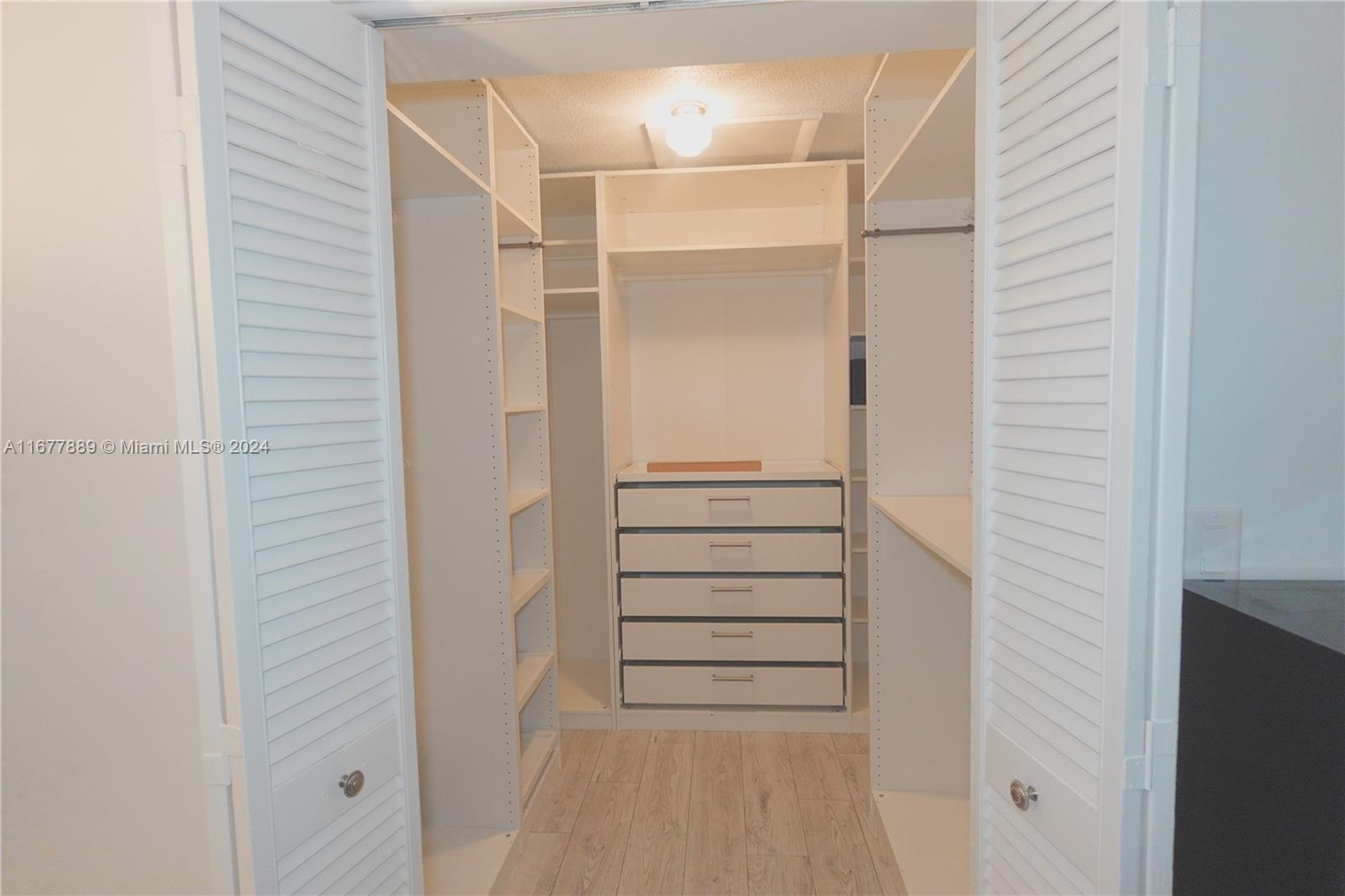 HAMPSHIRE ARMS CONDO APTS - Residential Lease