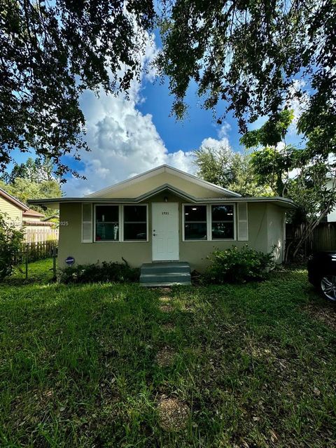 1721 Roosevelt St Hollywood FL 33020