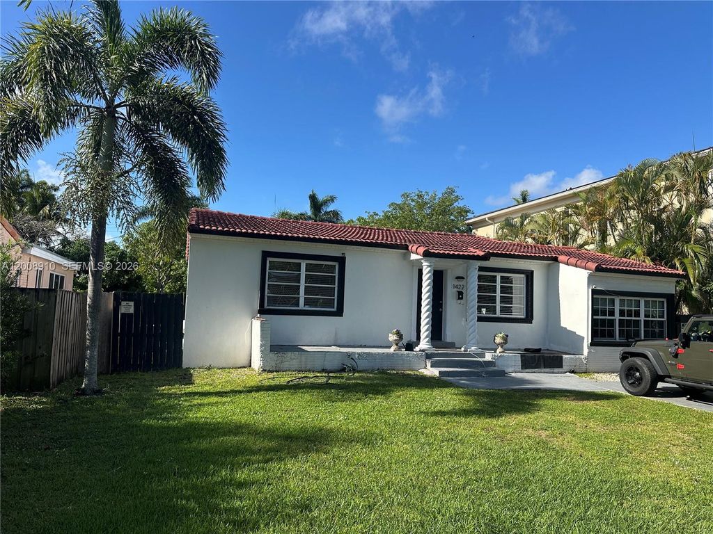 Photo of 1422 Wiley St, Hollywood, FL 33020 (MLS # A12008910)