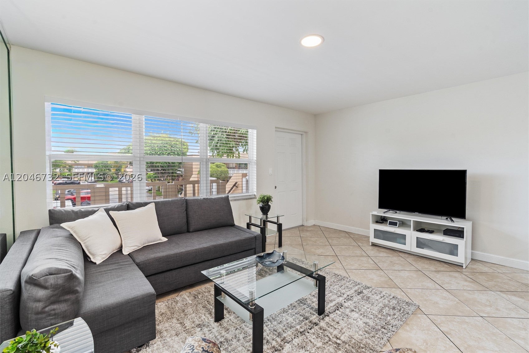 9101 Sunrise Lakes Blvd 202, Sunrise FL 33322