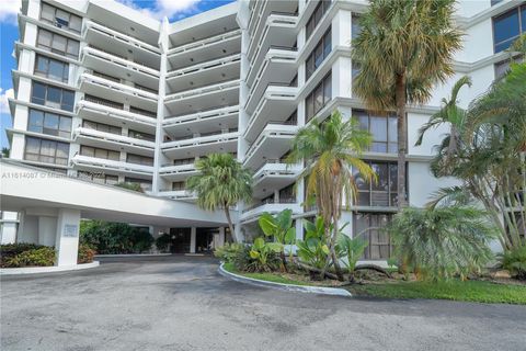 Condominium in Miami FL 13953 Kendale Lakes Cir.jpg