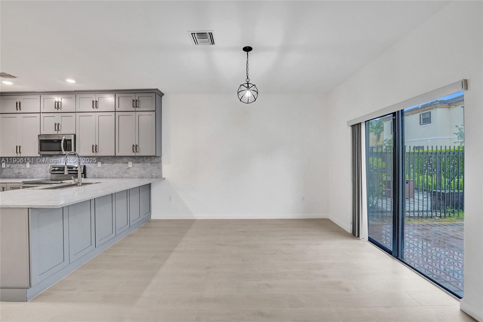 TROTTERS CHASE - Residential