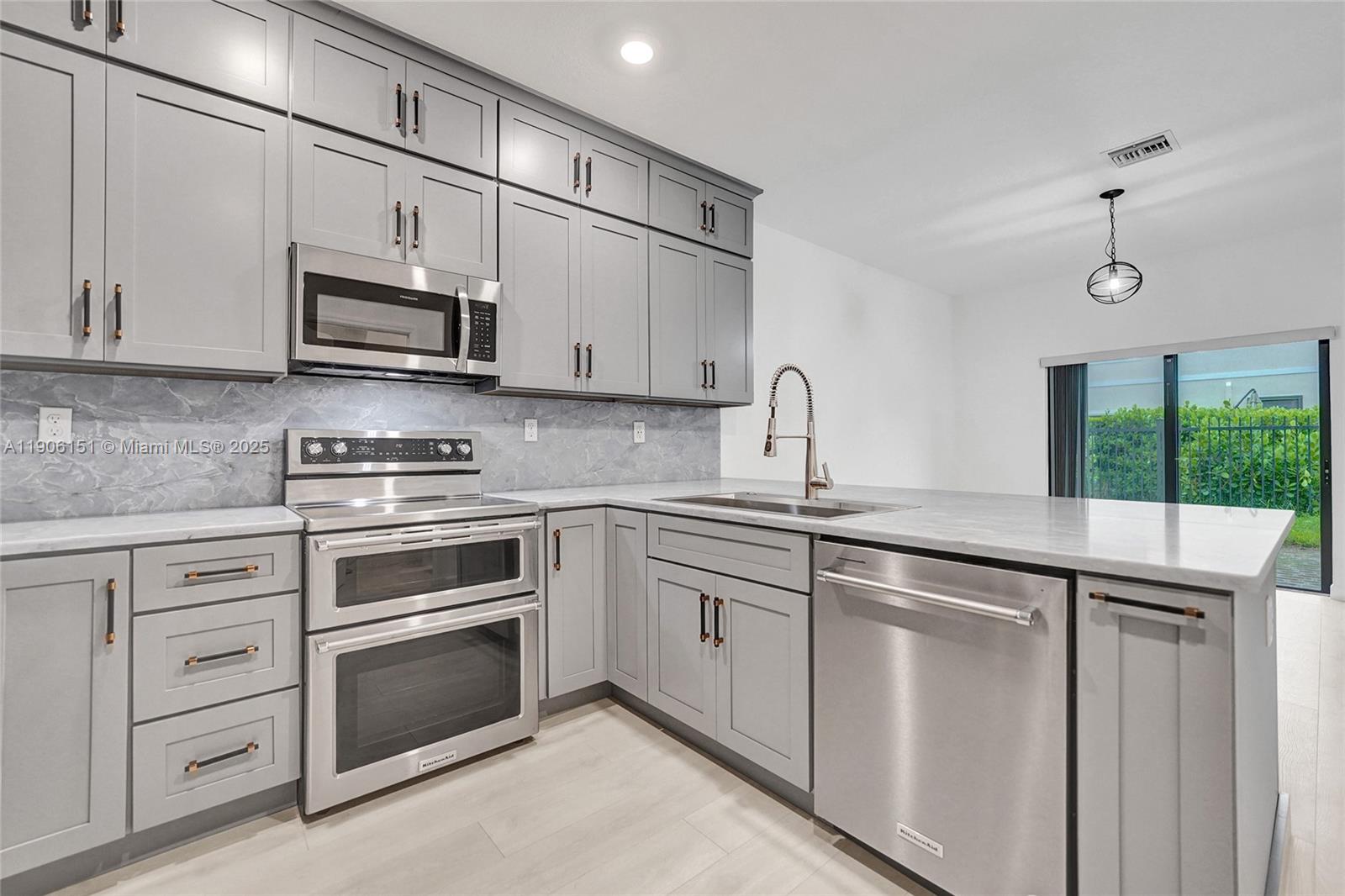 TROTTERS CHASE - Residential