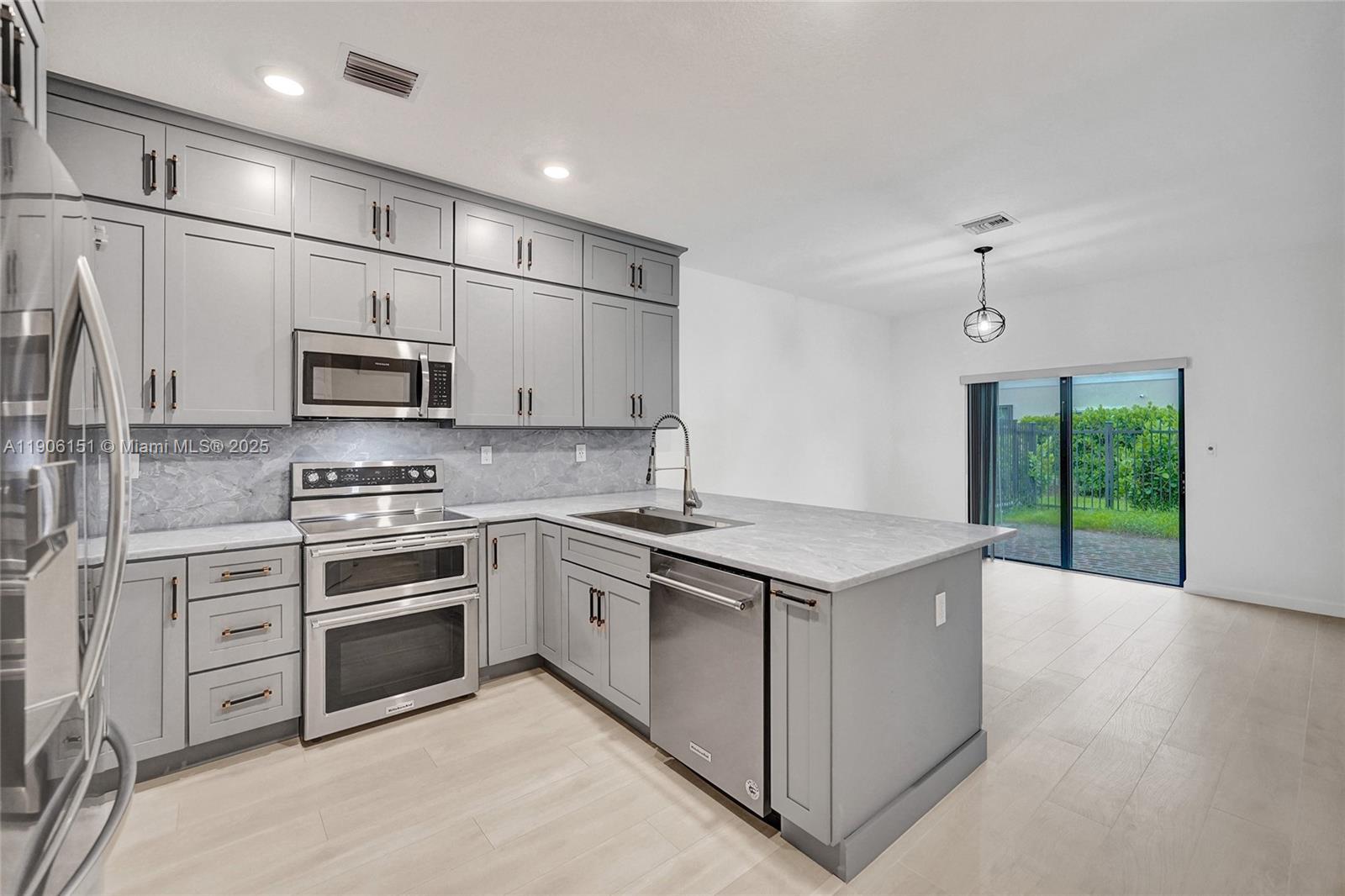 TROTTERS CHASE - Residential