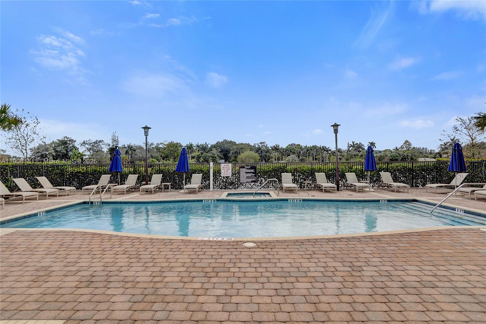 TROTTERS CHASE - Residential