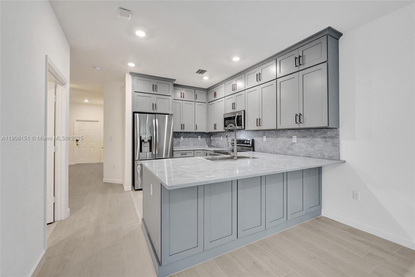 TROTTERS CHASE - Residential