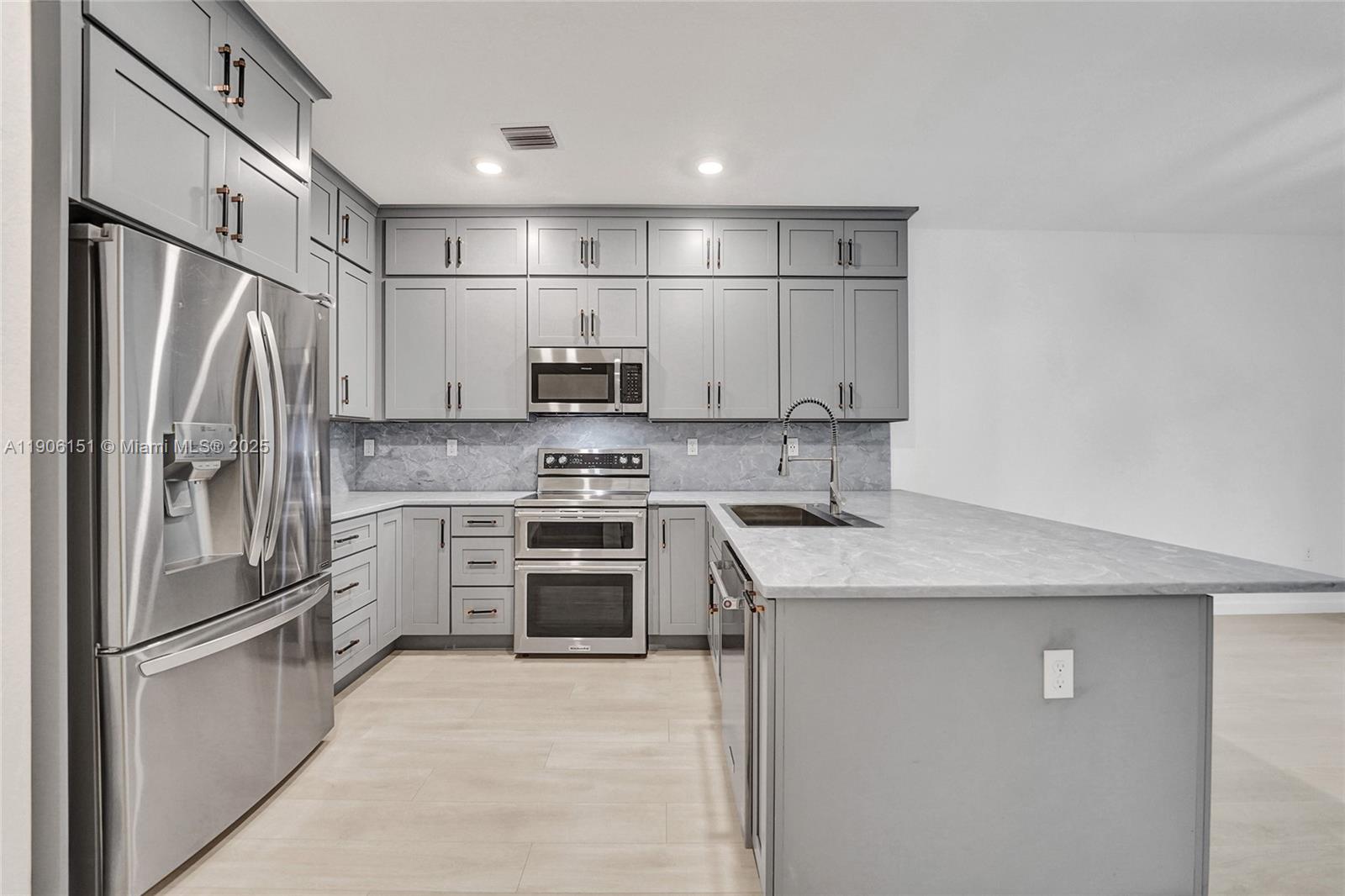 TROTTERS CHASE - Residential