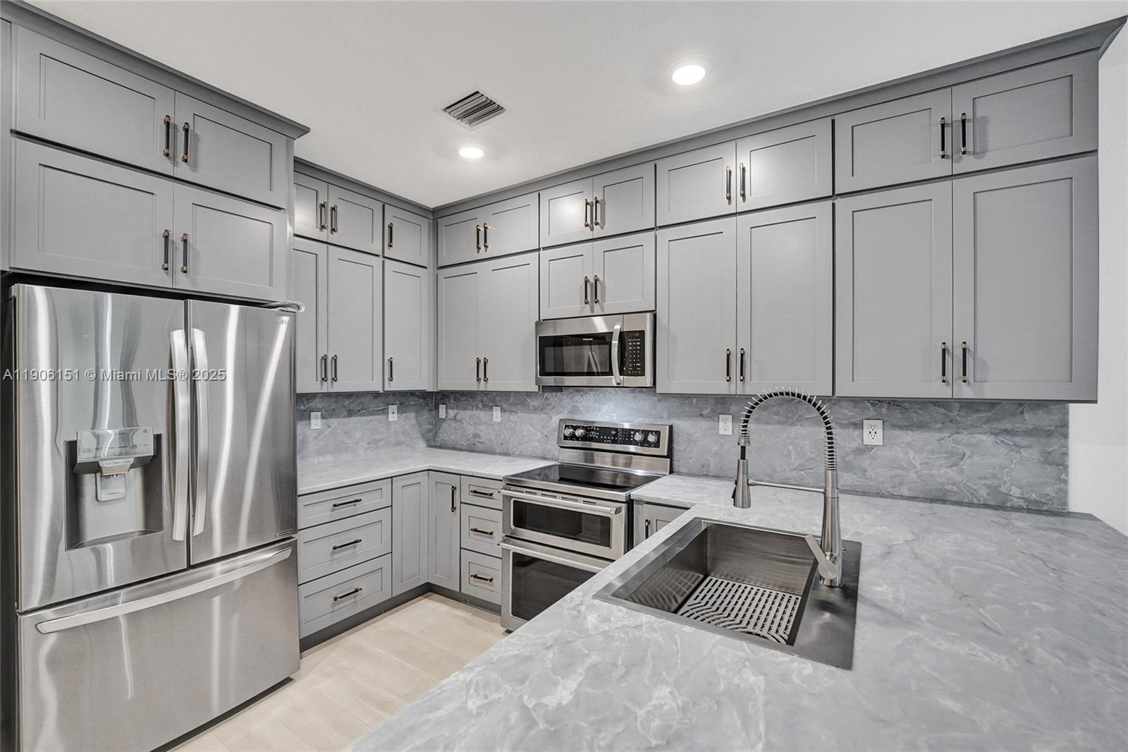 TROTTERS CHASE - Residential