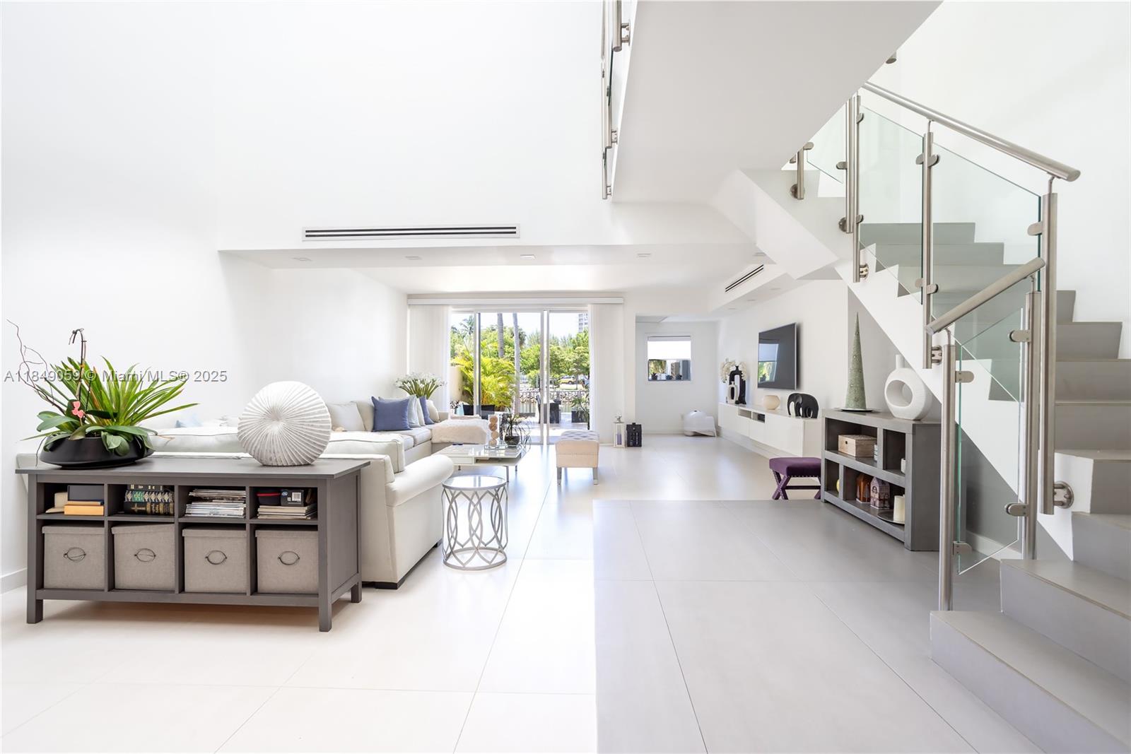 330 Poinciana Dr 1002