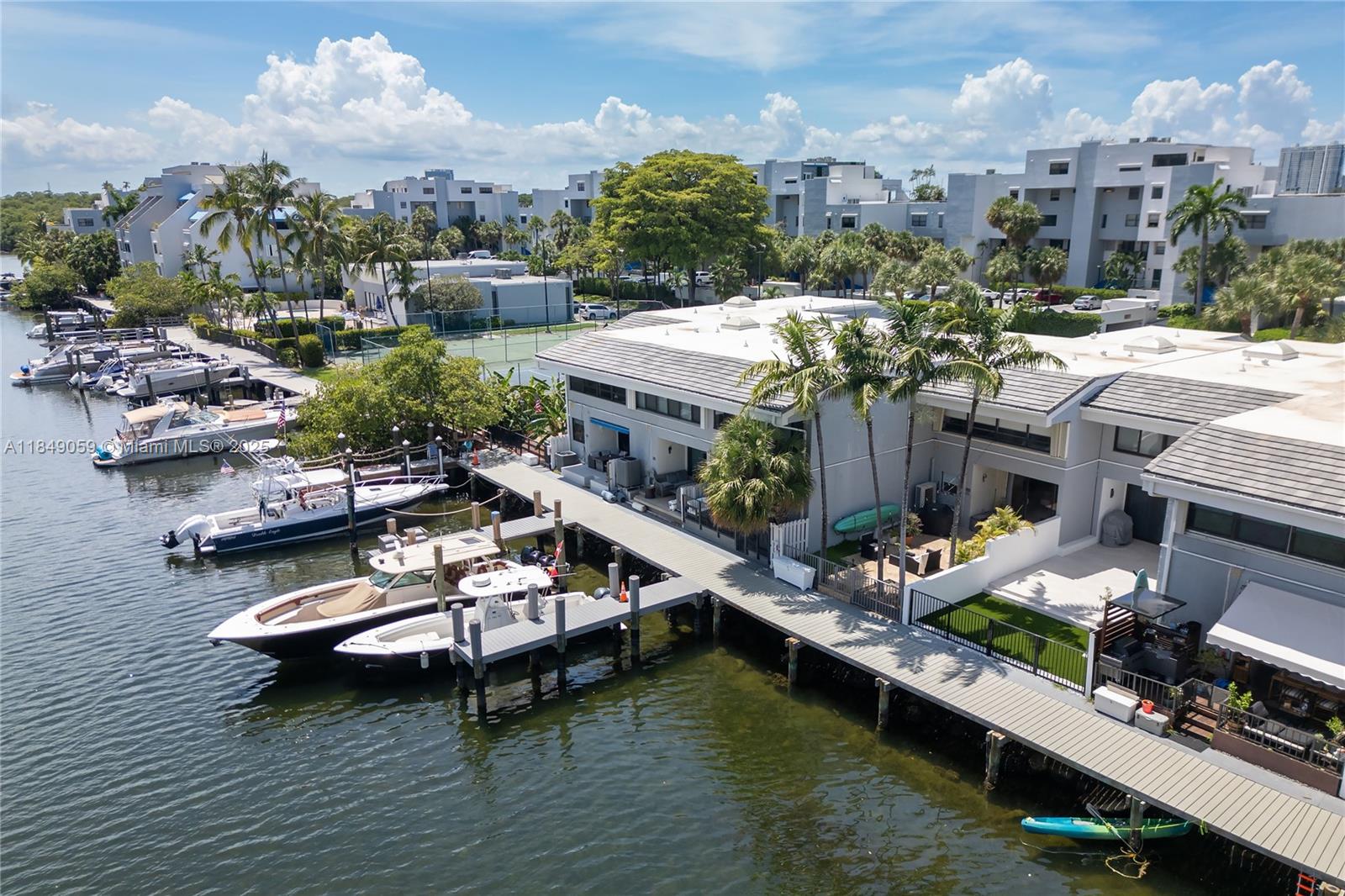 330 Poinciana Dr 1002
