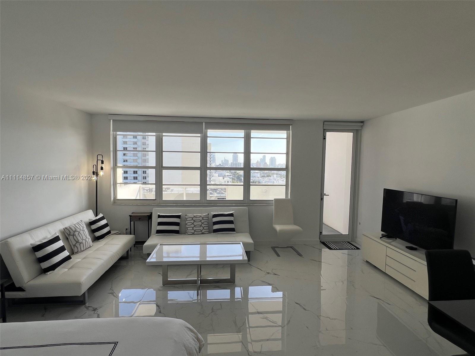 THE DECOPLAGE CONDO - Residential Lease