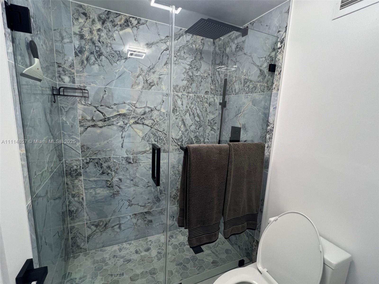 THE DECOPLAGE CONDO - Residential Lease